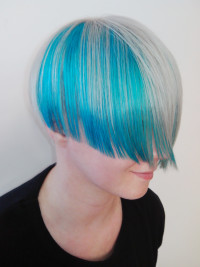 niebieskie włosy