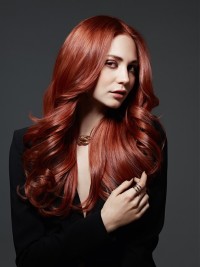 piękne lśniące rude długie włosy