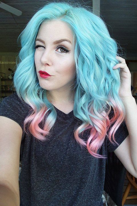 niebieskie włosy z różowym ombre