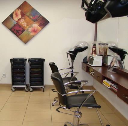 Dlaczego warto chodzić do profesjonalnego salonu fryzjerskiego?