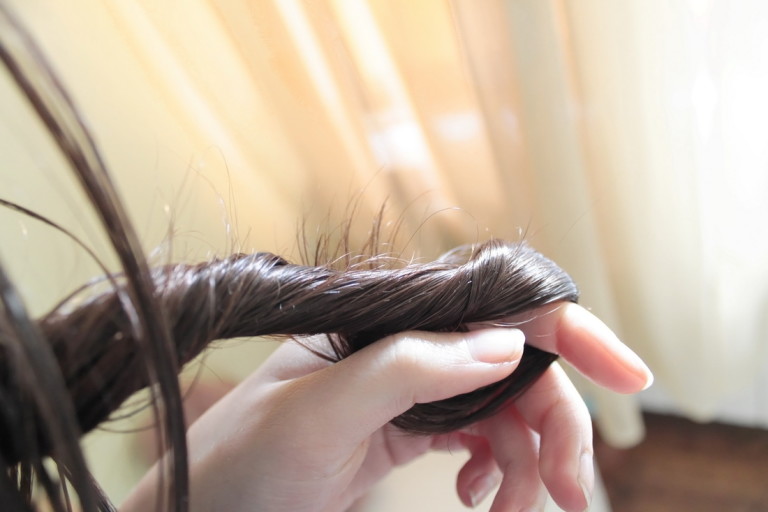 Olejowanie włosów – kilka prostych i skutecznych sposobów.
