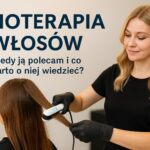Stylistka wykonuje krioterapię włosów za pomocą zimnej prostownicy w nowoczesnym salonie fryzjerskim – zabieg regeneracyjny na zimno.