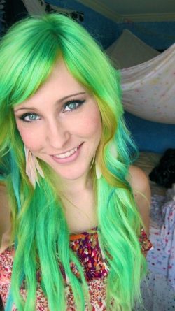 całkiem zielone włosy