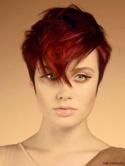 czerwone któtkie włosy