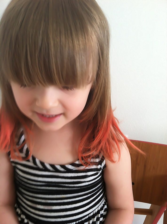 fryzura dla dziewczynki czerwone końce