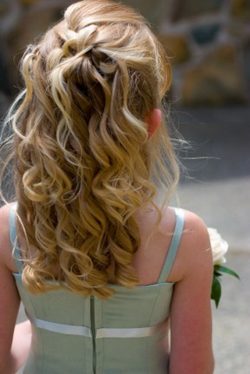 fryzura dla dziewczynki loki