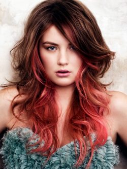fryzura dwa kolory jasna czerwień i jasny brąz