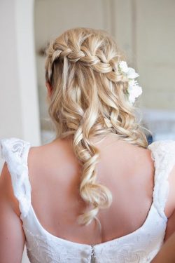 fryzura ślubna z  warkoczem
