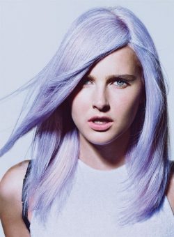 jasno fioletowe włosy