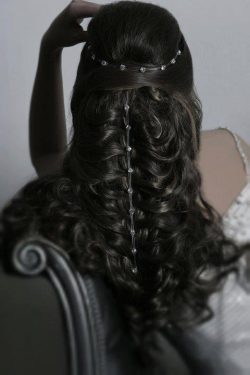 piękna romantyczna fryzura ślubna z długich włosów