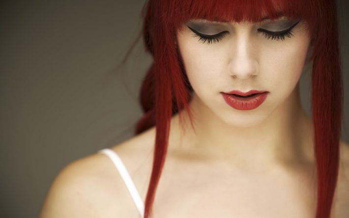 piękne czerwone włosy,
