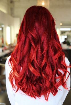 piękne czerwone włosy