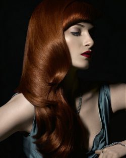 piękne lśniące rude włosy