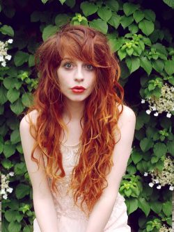 piękne naturalne rude włosy