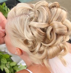 romantyczna fryzura  ślubna