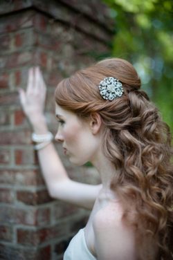 romantyczna fryzura ślubna włosy długie rozpuszczone