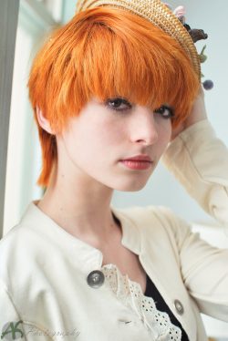 rudo-pomarańczowe włosy