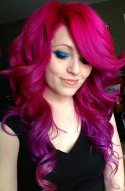 różowo fioletowe włosy