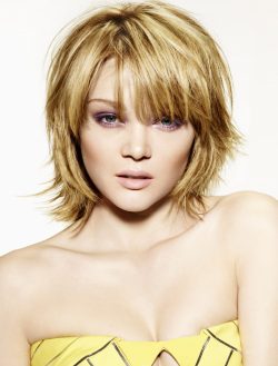 włosy cieniowane w kolorze ciepłego blondu
