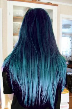 włosy długie niebieskie