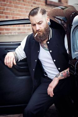 Rockowy wygląd | broda i tatuaże