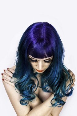 niebieskie włosy, fioletowe włosy
