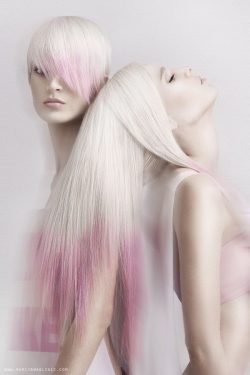 różowe ombre, blond włosy