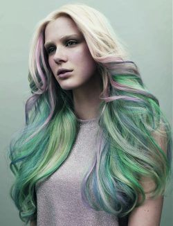 zielone długie włosy