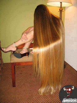 bardzo długie włosy