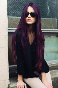 długie fioletowe włosy