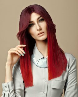 długie proste czerwone włosy